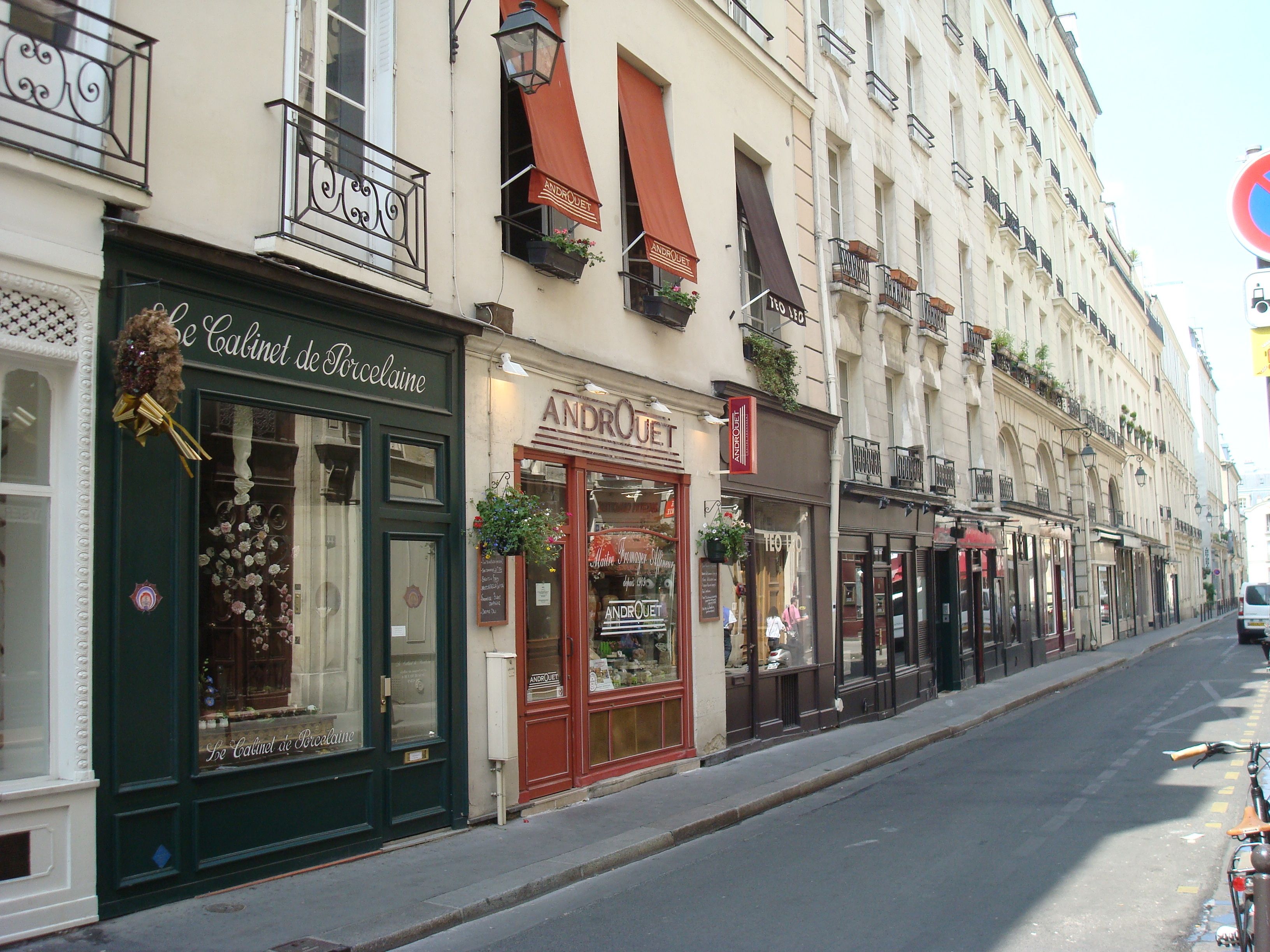 Paris-street-of-small-stores.jpg